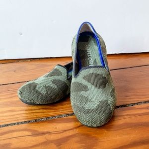 Rothy’s | Olive Camo Kids’ Loafer sz 11, fits closer to 9 or 10